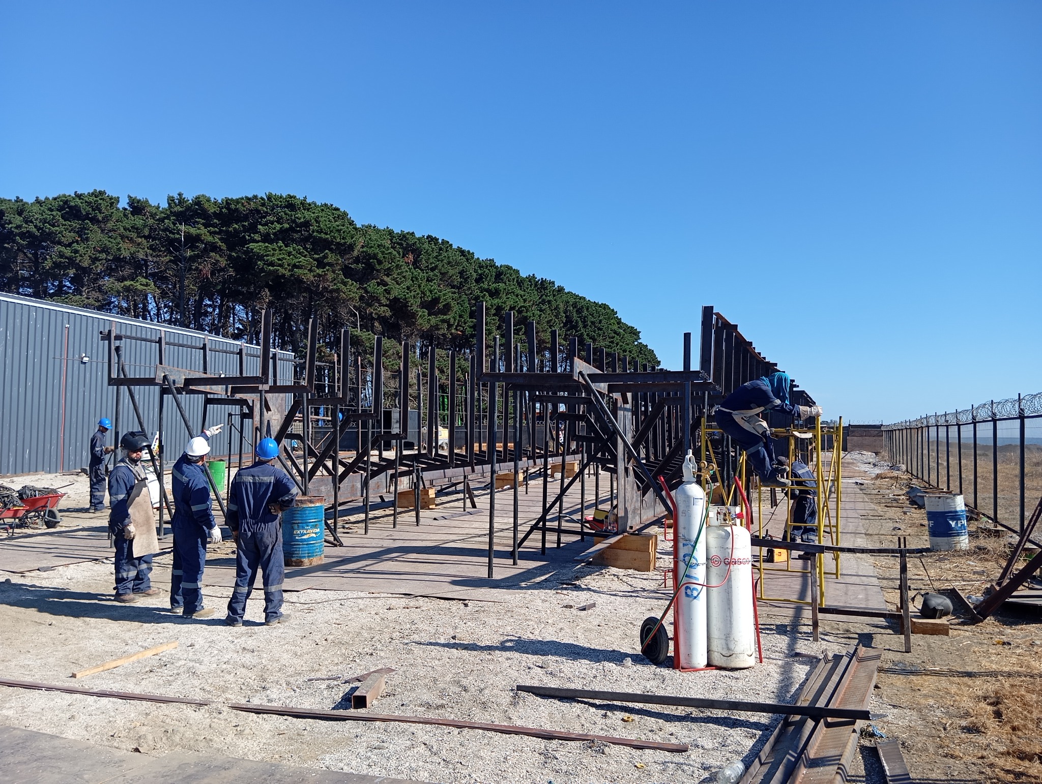 Artefacto naval de acero en desarrollo